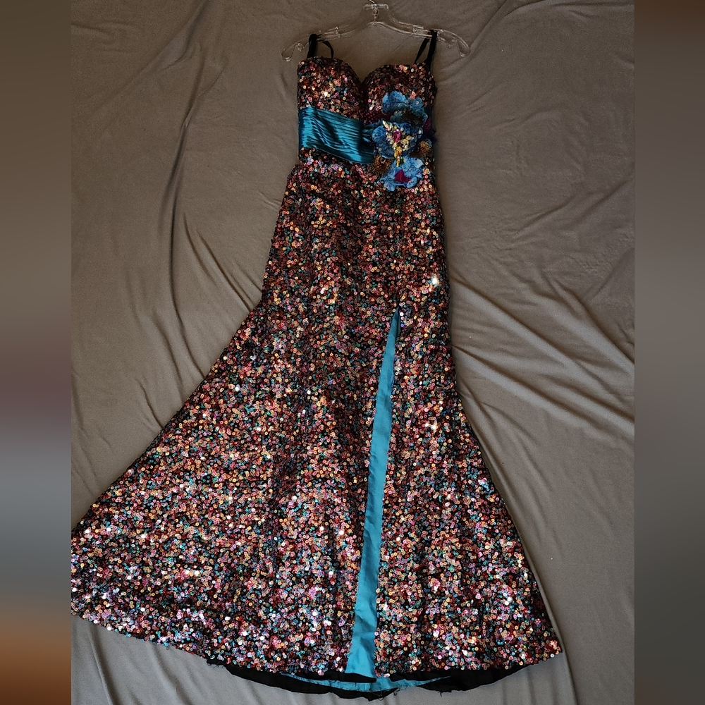 Women's Long Dress / Tony Bowls